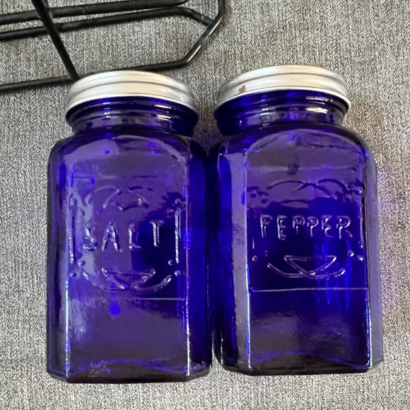Depression Style Glass Salt and Pepper Shakers (Cobalt Blue) Cobalt Blue Carrier - Picture 1 of 7